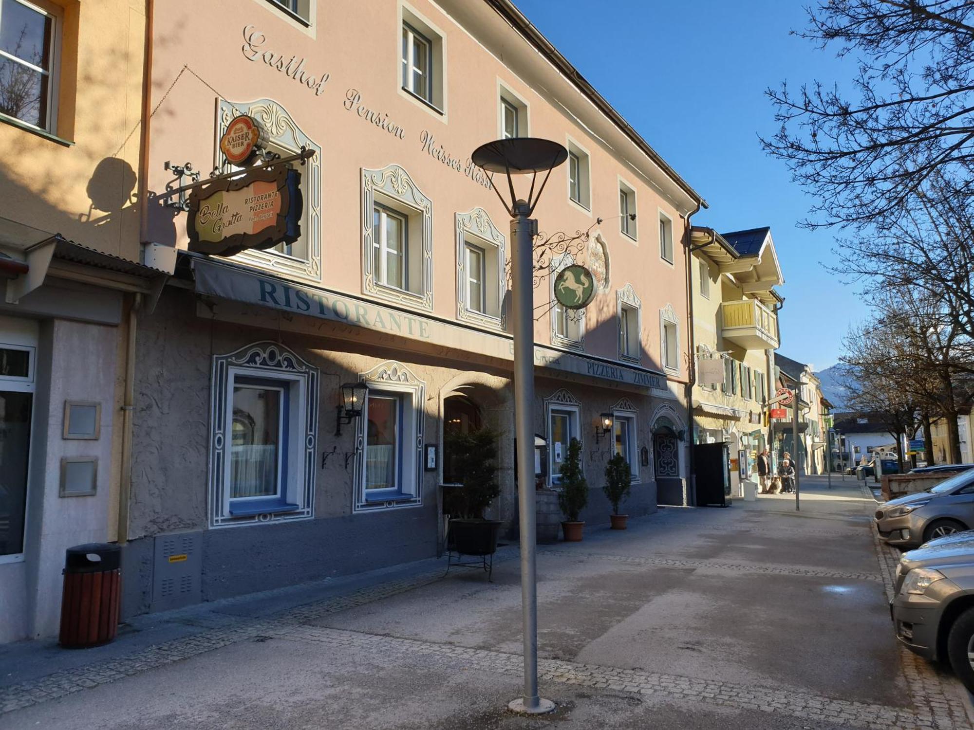 Weisses Roessel-Cavallo Bianco Werfen Dış mekan fotoğraf